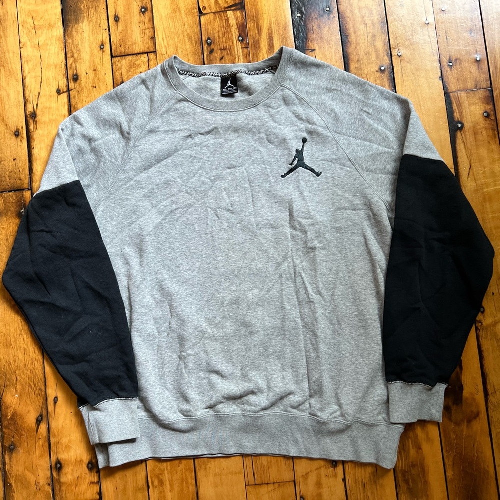 Nike Air Jordan Mens 2XL/XXL The Varsity Crewneck Sweatshirt Two Tone Gray Retro